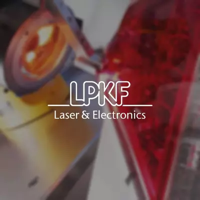 Auf dem Bild ist im Vordergrund das Logo von Lpkf zu sehen.