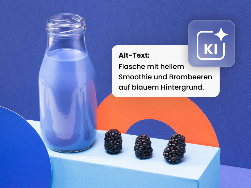 KI-generierter Alt-Text für ein Smoothie-Bild mit Flasche und Brombeeren.