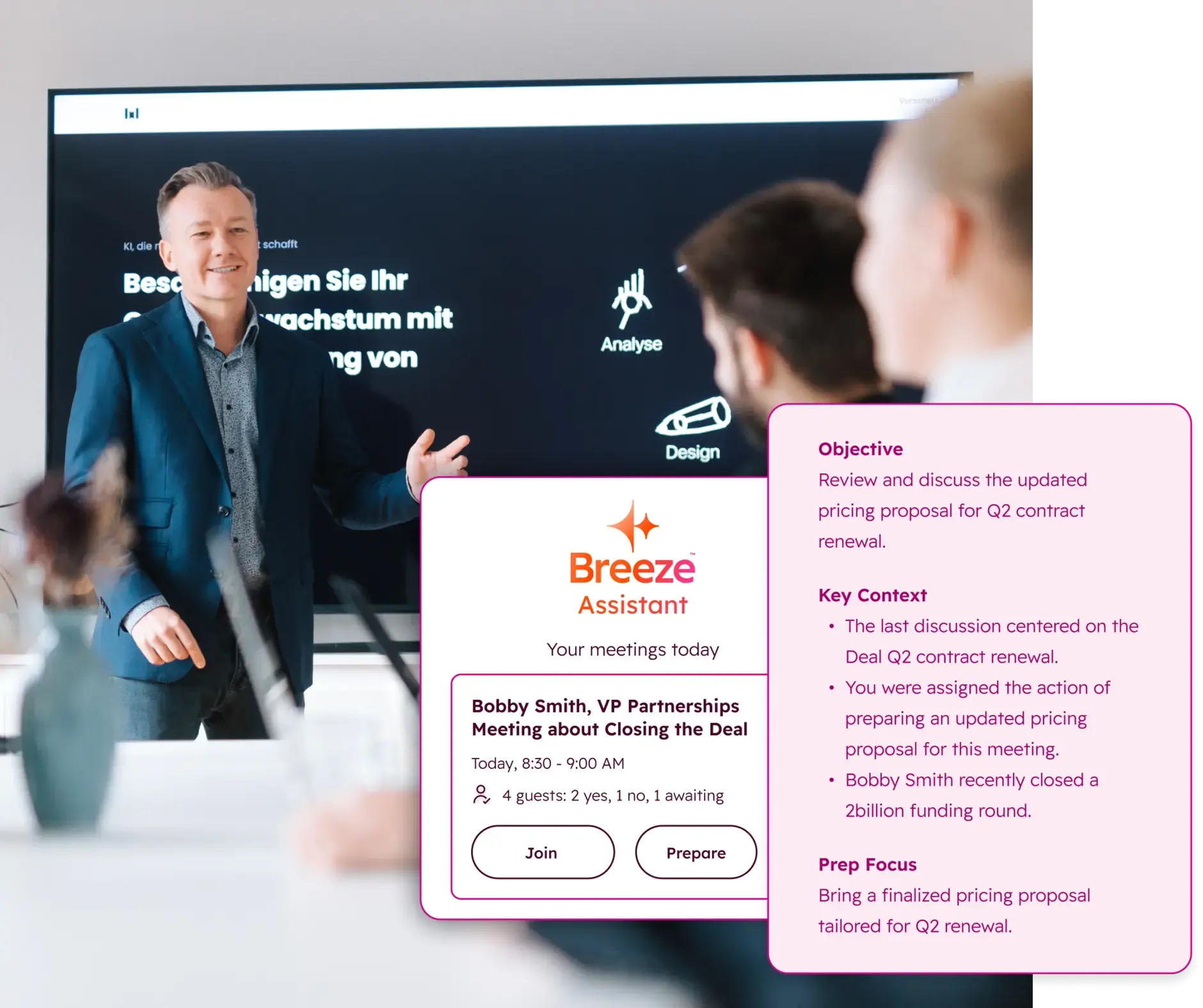 Abbildung eines Breeze Assistant und im Hintergrund ist eine Person zu sehen, die etwas präsentiert